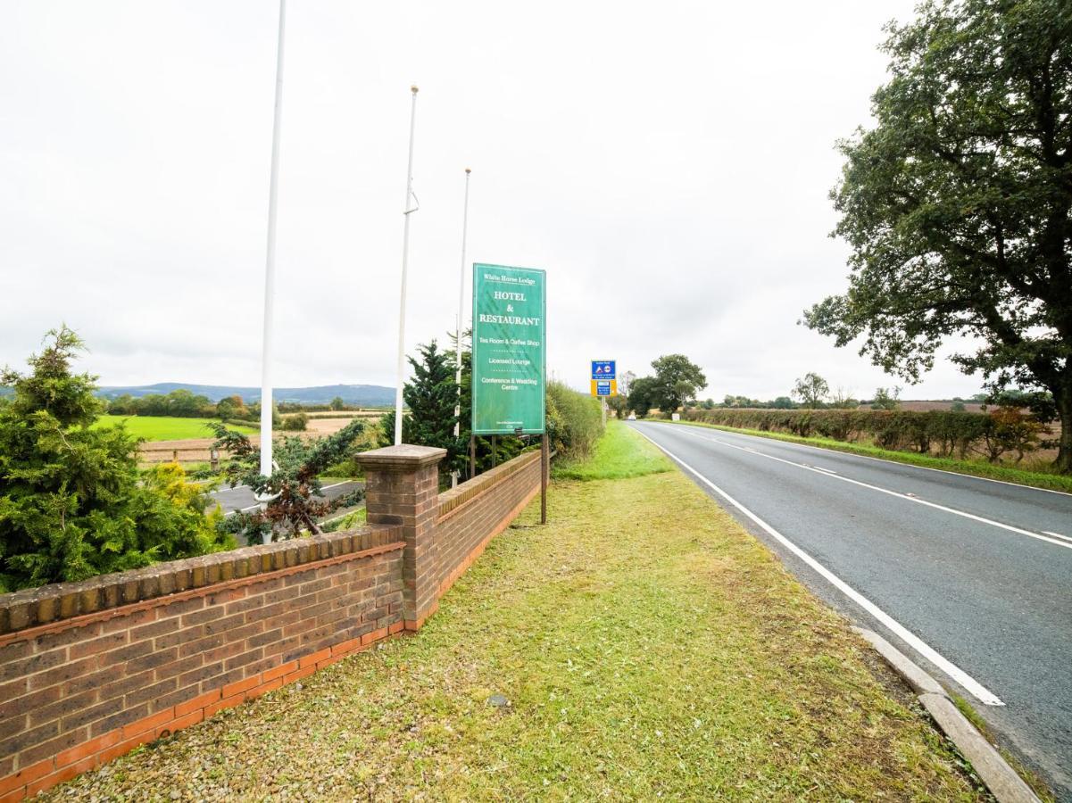 Oyo White Horse Lodge Hotel, East Thirsk Bagby エクステリア 写真